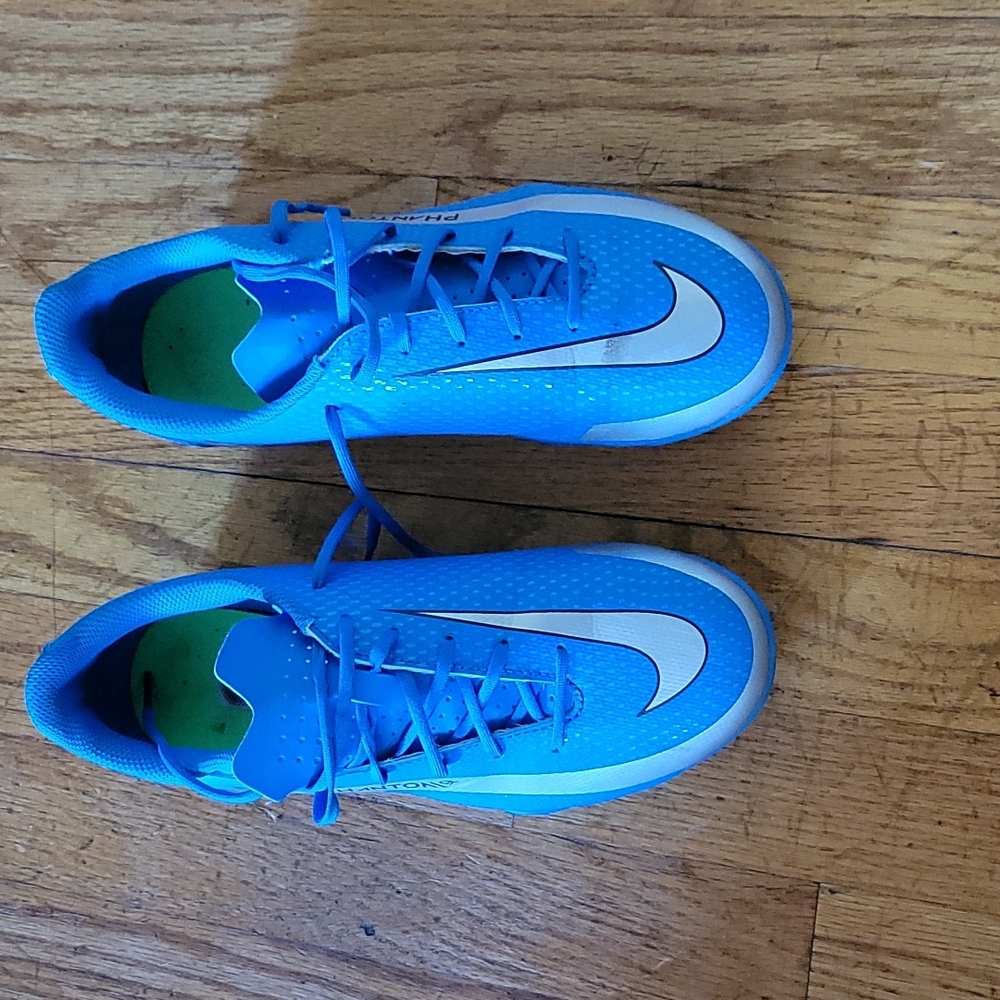 Nike JR PHANTOM GT CLUB Soccer Cleat, Size 5 youth